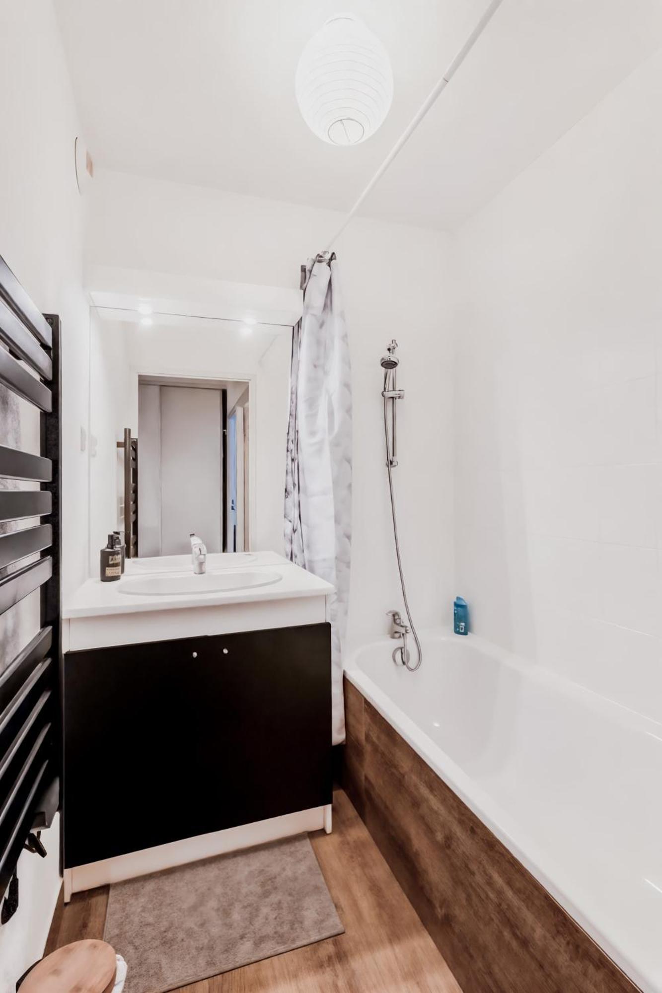 Superbe Appartement - Parking Gratuit - 4 Personnes Chambéry Extérieur photo